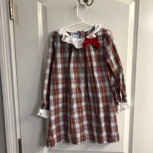 Sweet little girl plaid dress. Size 6, runs small.